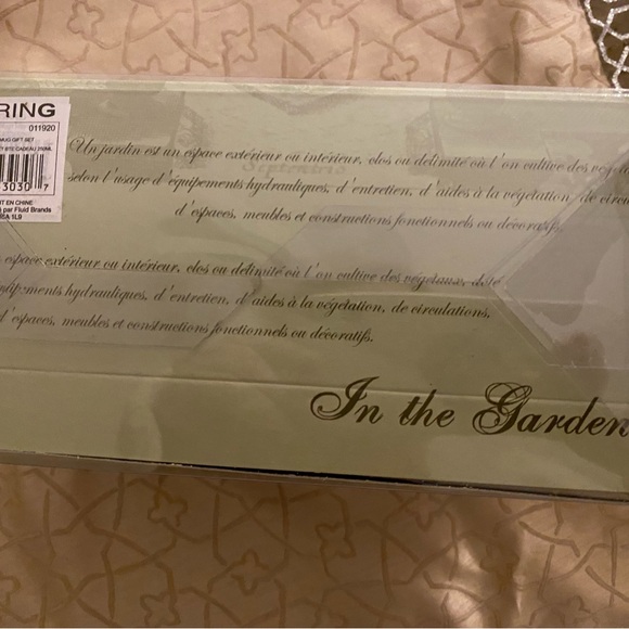 Garden Mug Gift Set. “In The Garden”. - Picture 2 of 3